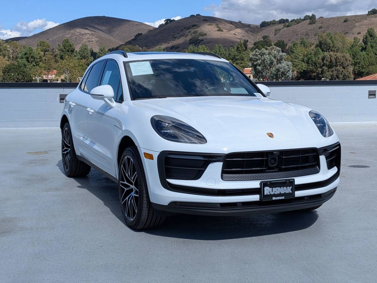 2025 Porsche Macan Base photo 7