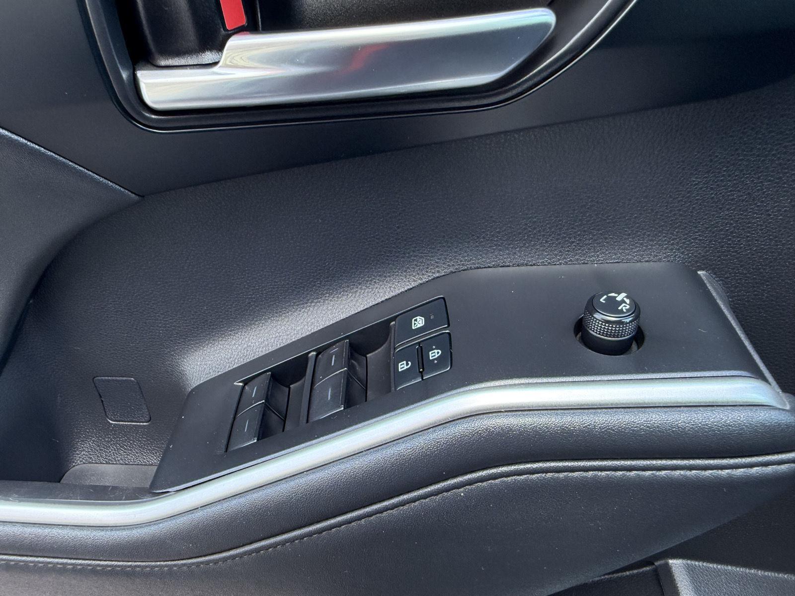 2021 Toyota Highlander XLE photo 17
