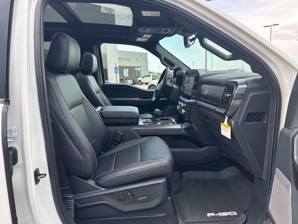 2025 Ford F-150 Lariat photo 19