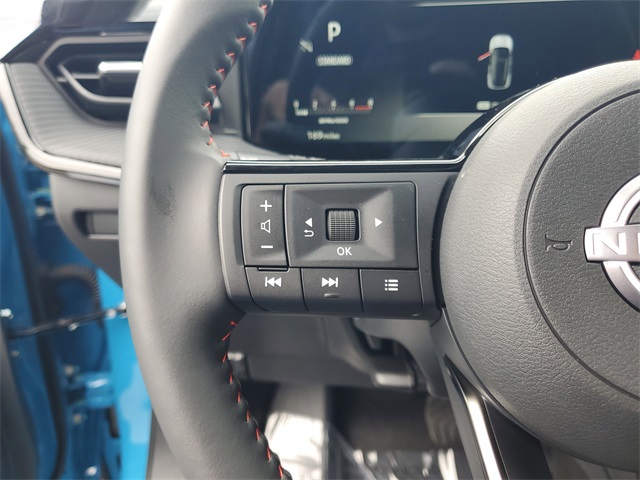 2025 Nissan Kicks SR photo 9