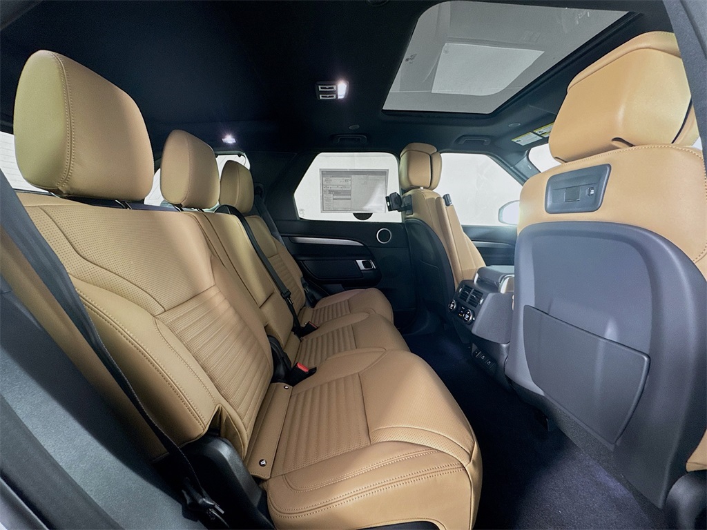 2025 Land Rover Discovery SE photo 26
