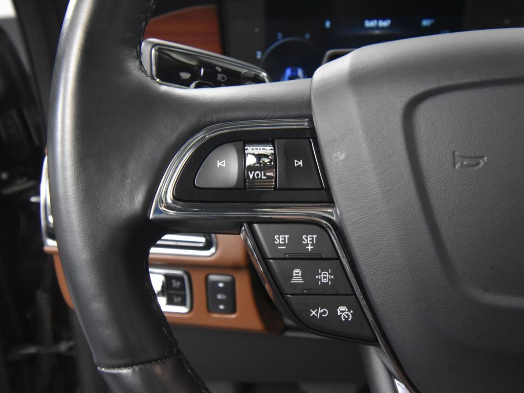 2024 Lincoln Navigator Reserve Luxury Monochromatic photo 21