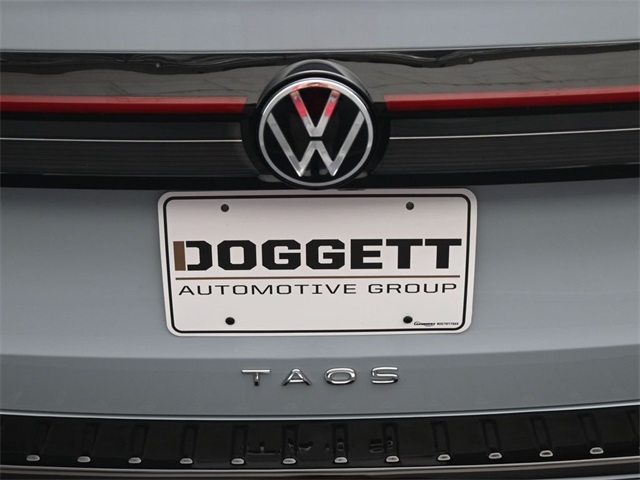 2025 Volkswagen Taos SE photo 14