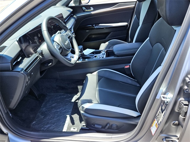 2025 Kia K5 GT-Line photo 4