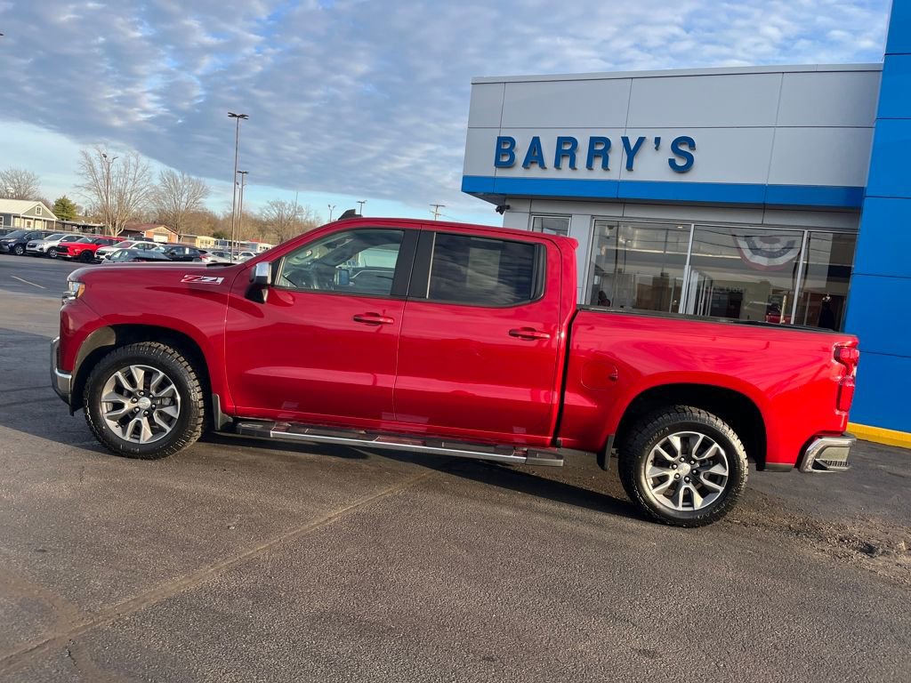 2021 Chevrolet Silverado 1500 LT photo 2