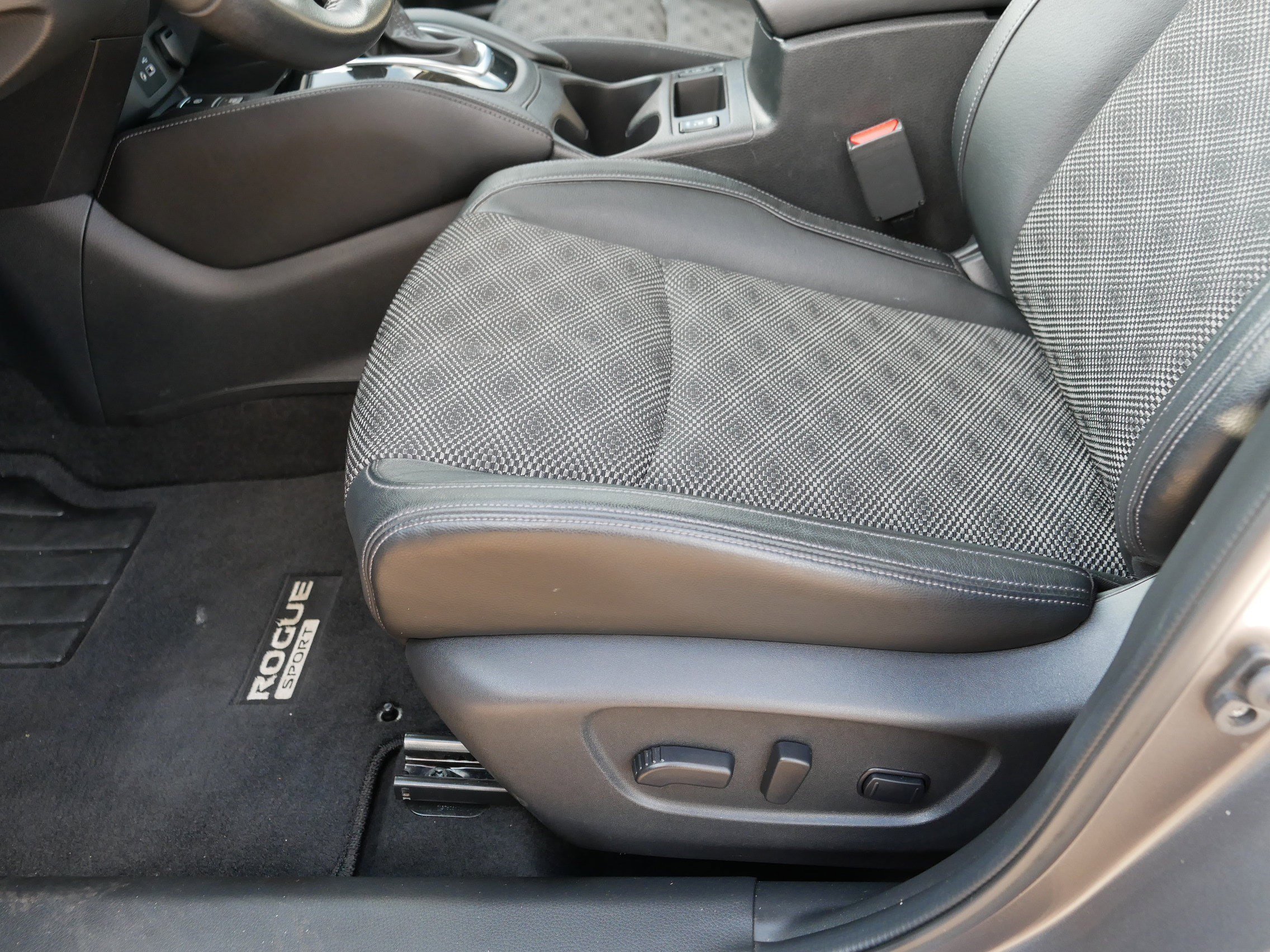 2020 Nissan Rogue Sport SV photo 20