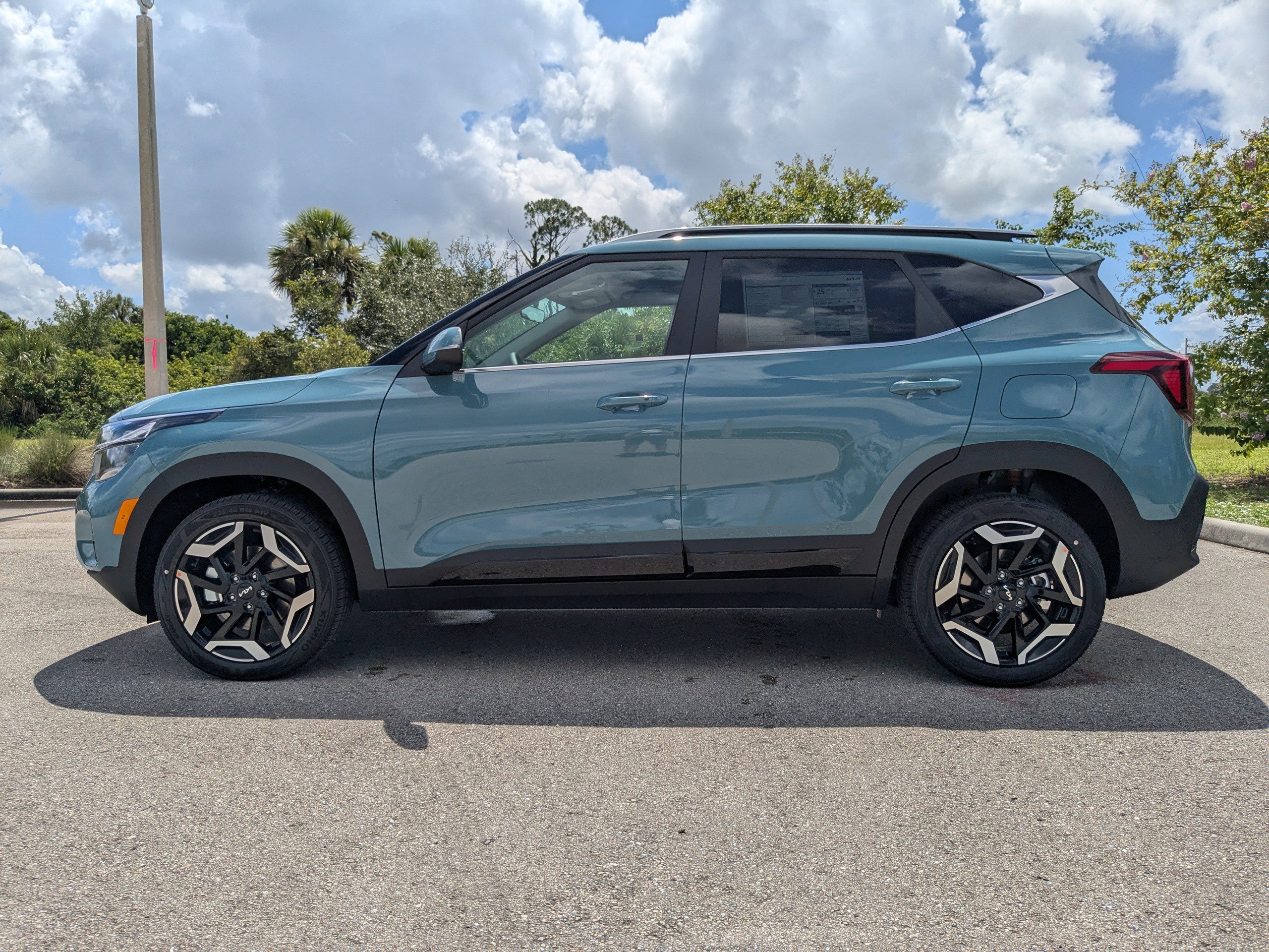 2026 Kia Seltos SX photo 2