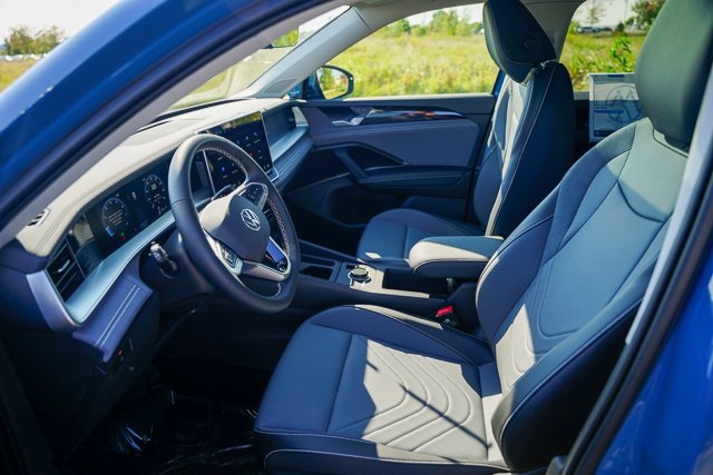2025 Volkswagen Tiguan SE photo 8
