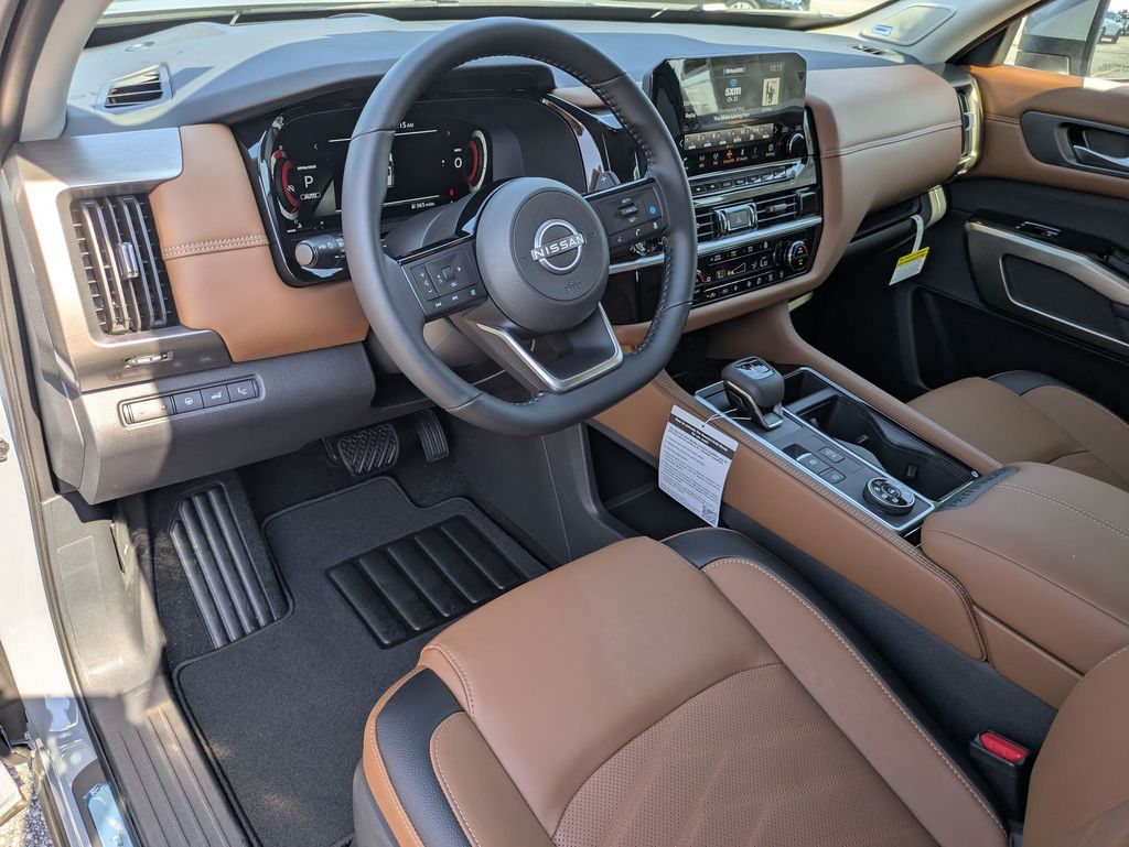 2025 Nissan Pathfinder Platinum photo 11