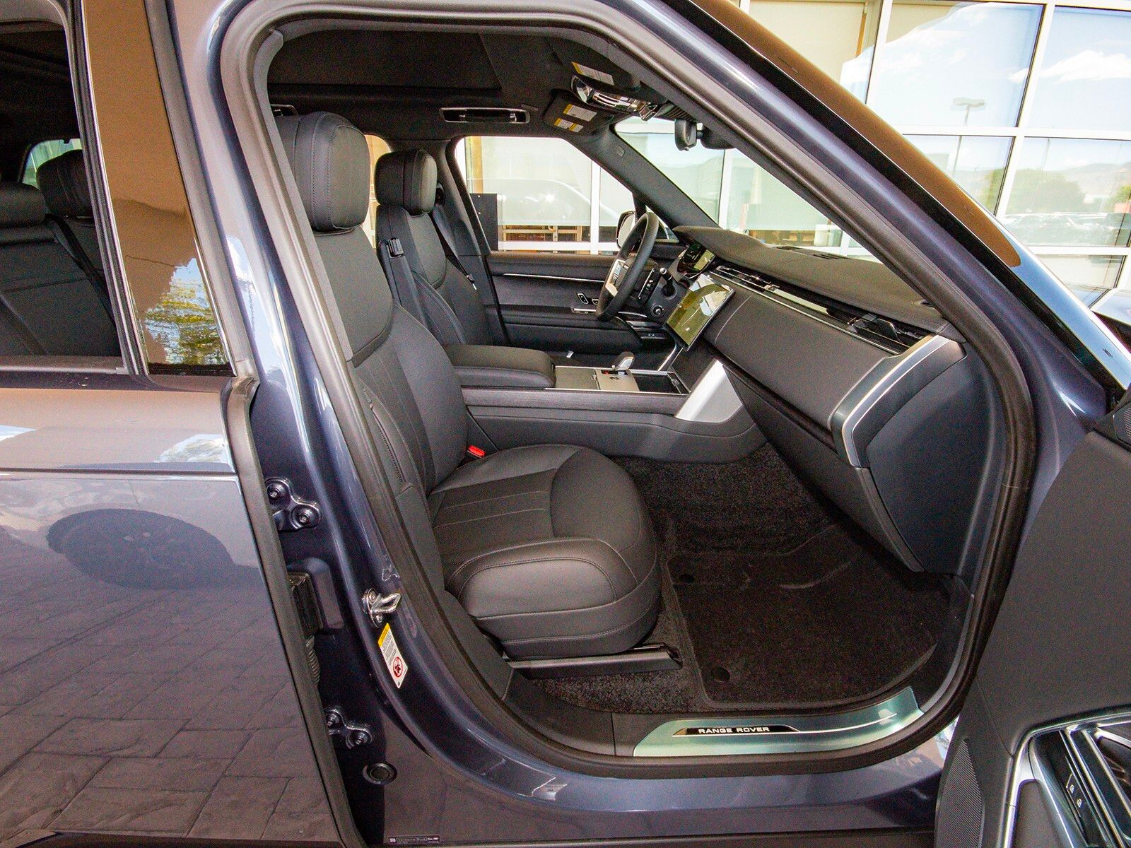 2025 Land Rover Range Rover SE photo 35
