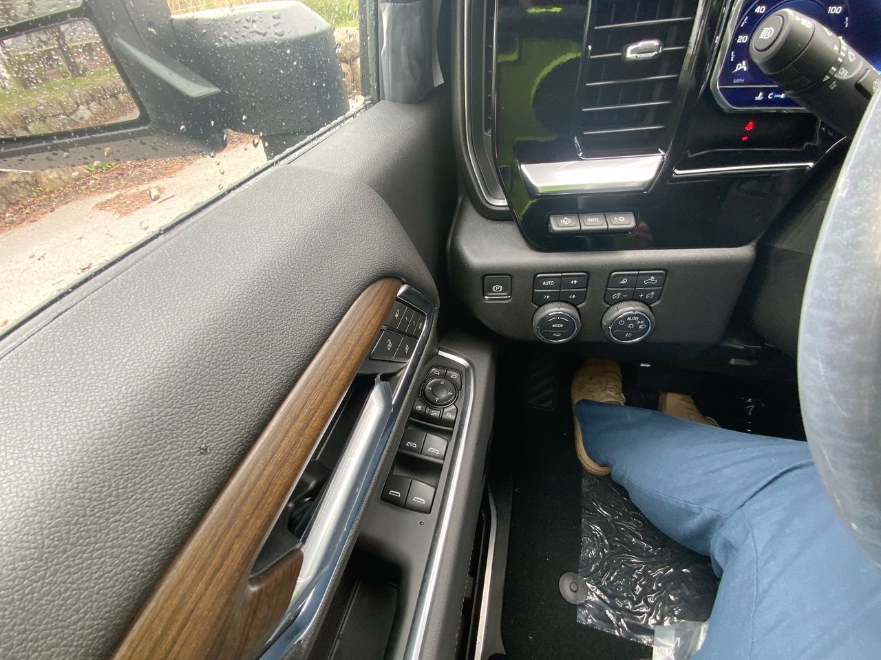 2025 Chevrolet Silverado 3500HD High Country photo 18