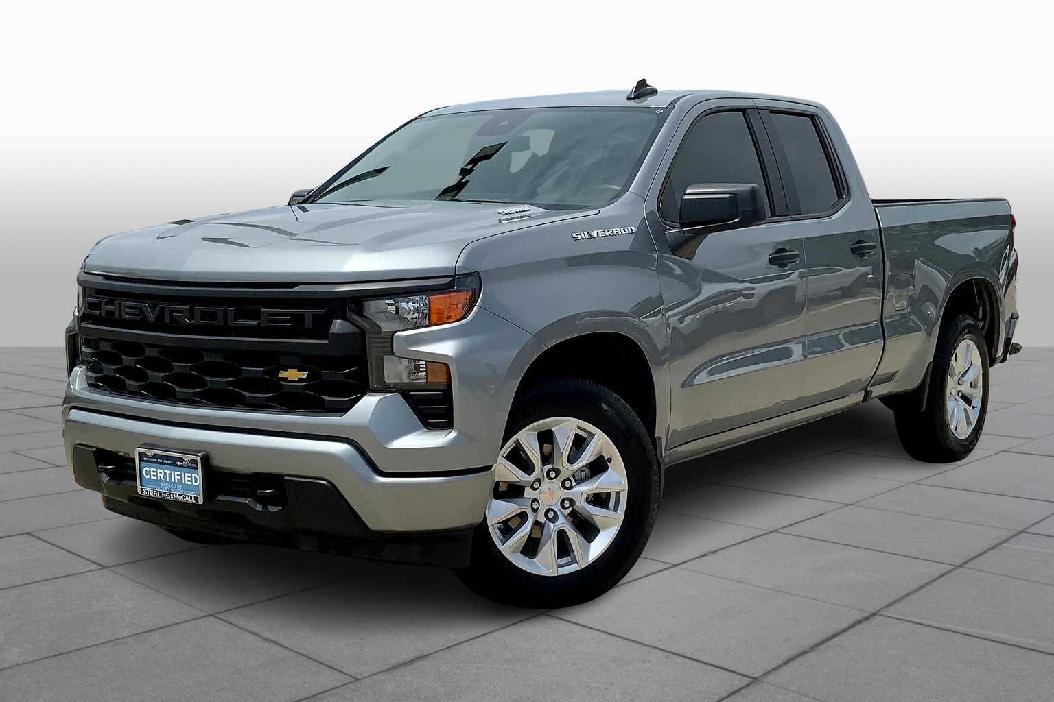 2025 Chevrolet Silverado 1500 Custom photo 2