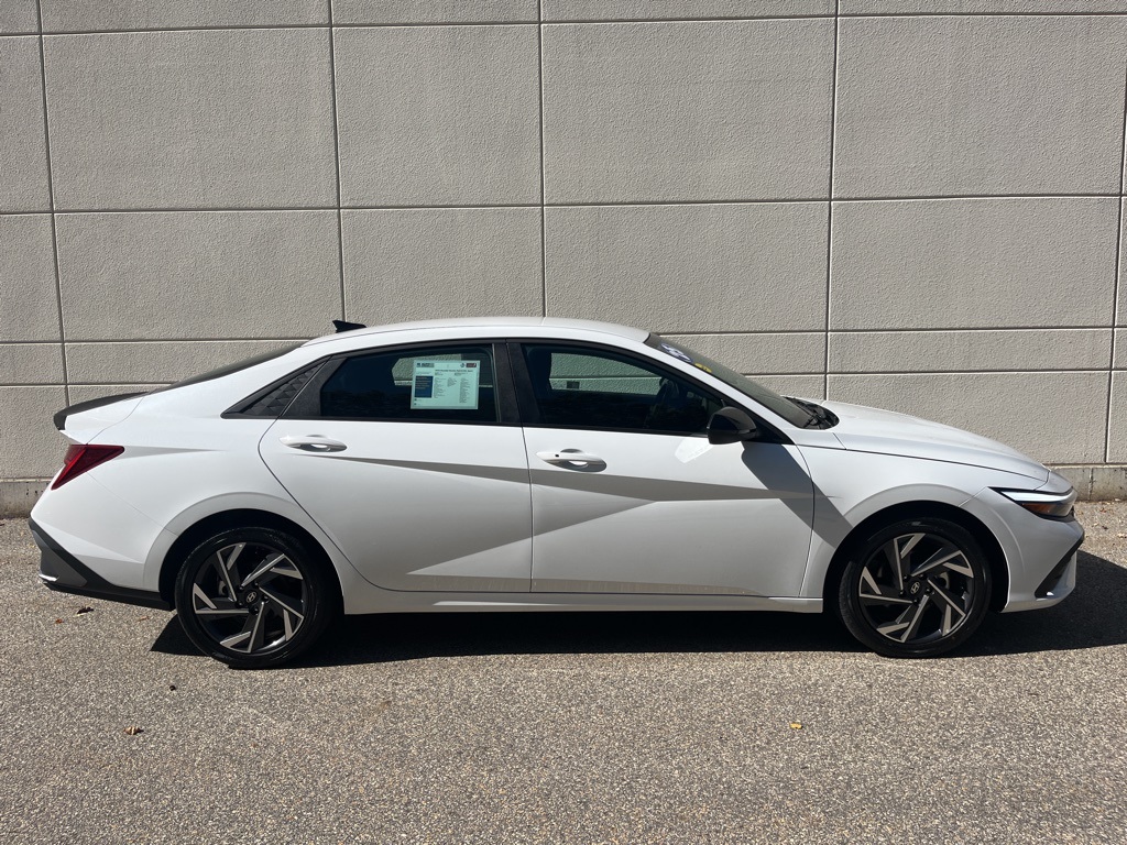 2025 Hyundai Elantra Hybrid SEL Sport photo 3