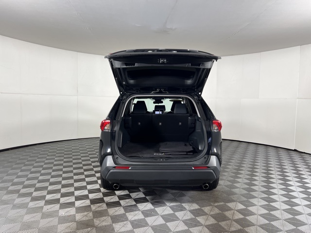 2019 Toyota RAV4 LE photo 4