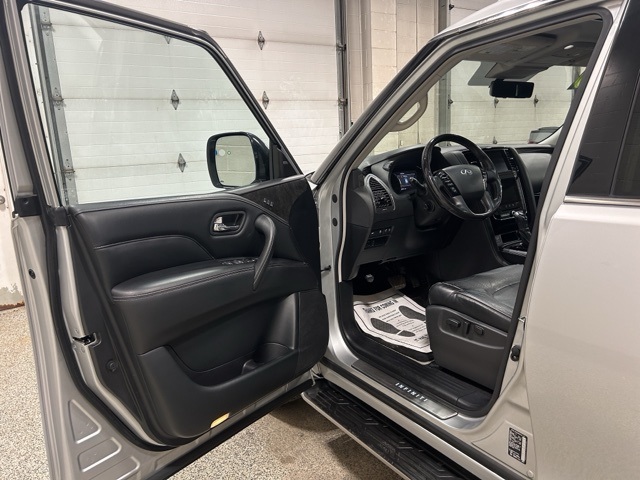 2020 Infiniti QX80 Luxe photo 4