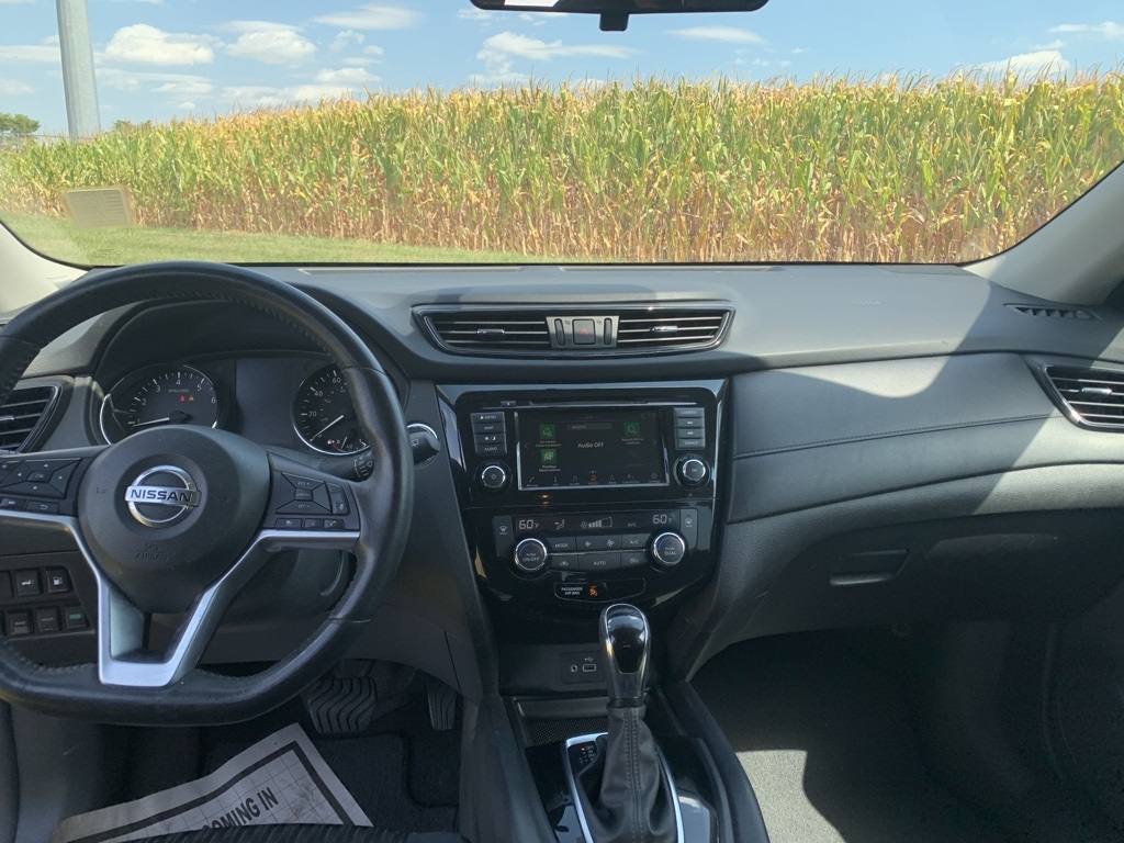 2018 Nissan Rogue SV photo 12