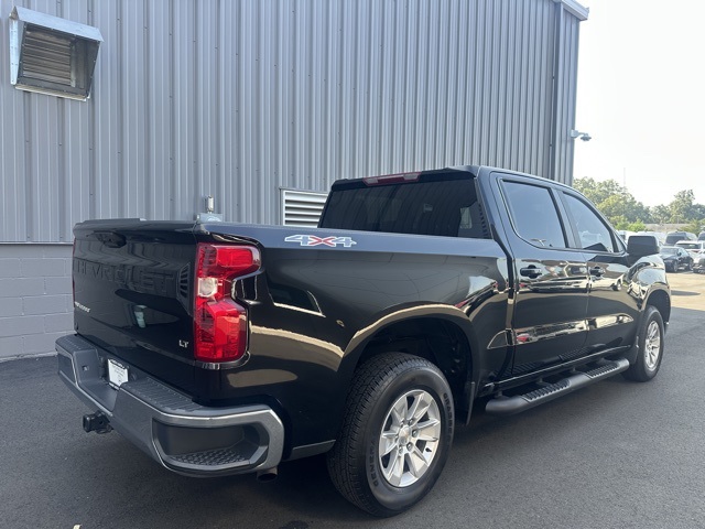 2022 Chevrolet Silverado 1500 LT photo 3