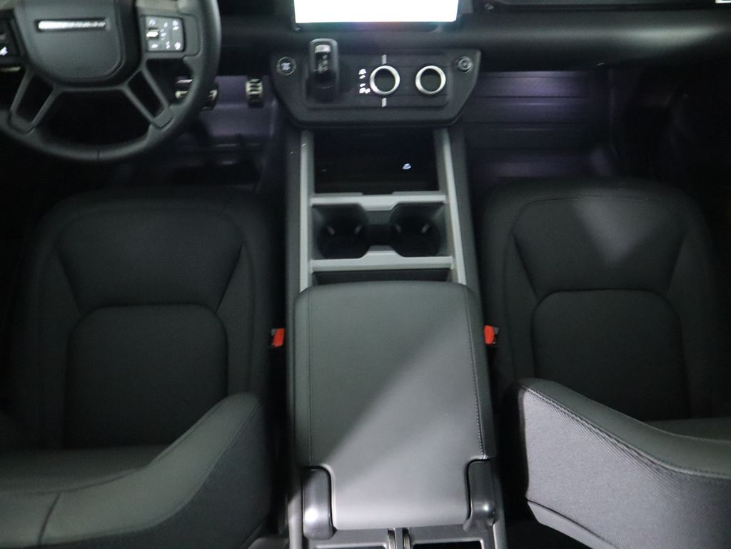 2025 Land Rover Defender 130 V8 photo 16