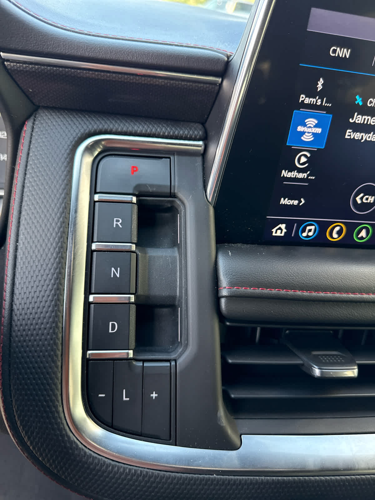 2021 Chevrolet Suburban RST photo 17