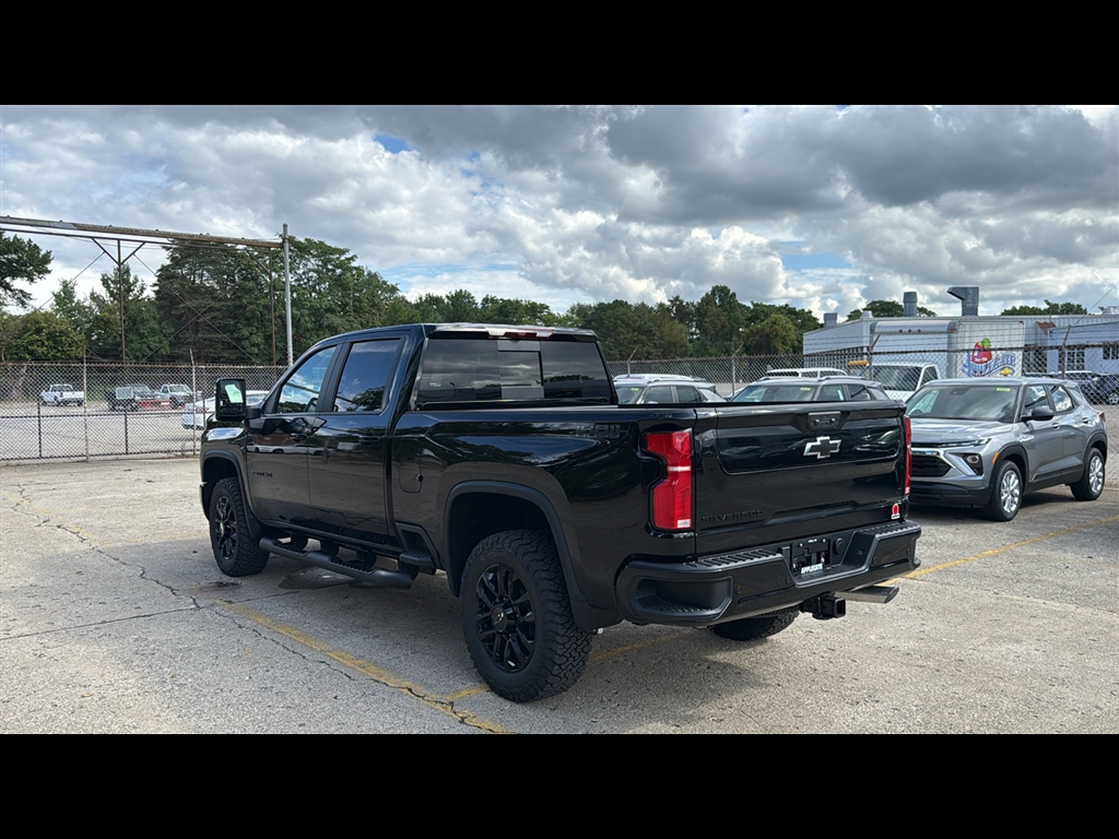 2026 Chevrolet Silverado 2500HD LT photo 3