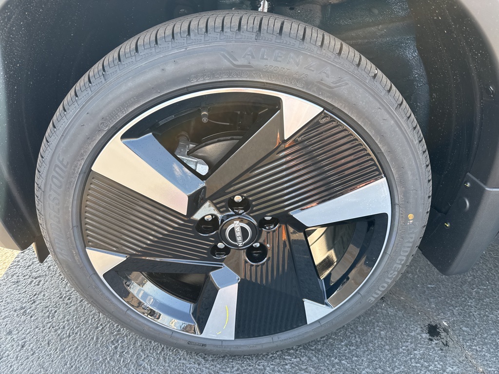 2026 Nissan Kicks SR photo 23