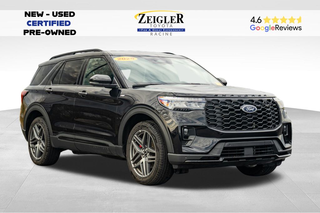2025 Ford Explorer ST-LINE's photo
