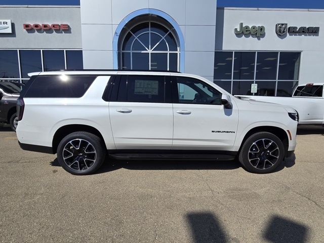 2025 Chevrolet Suburban RST photo 2