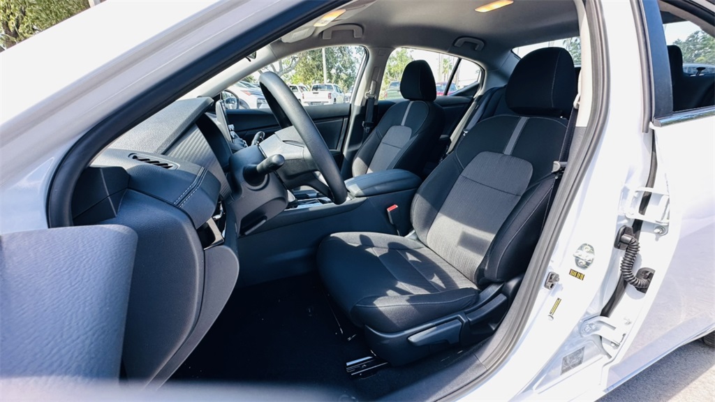 2025 Nissan Sentra SV photo 25