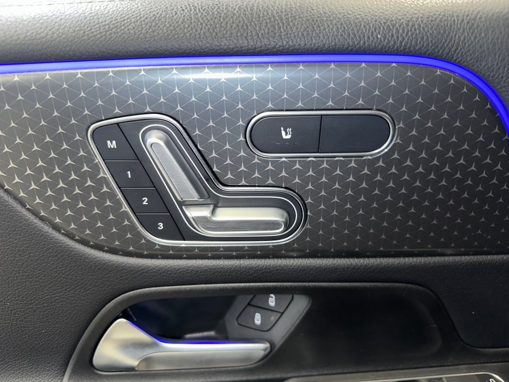 2024 Mercedes Benz GLB 250 4MATIC photo 3