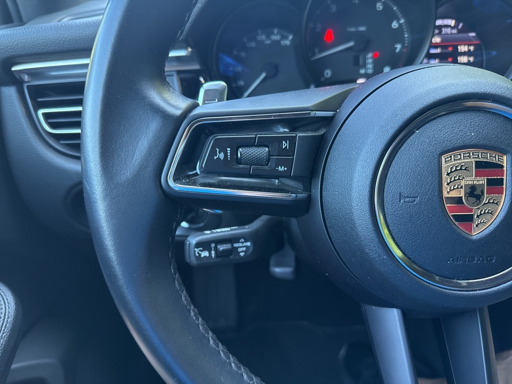 2023 Porsche Macan Base photo 23