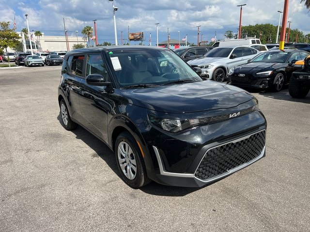 2025 Kia Soul LX photo 2