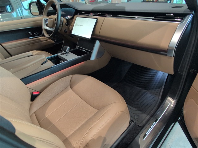 2025 Land Rover Range Rover SE photo 14