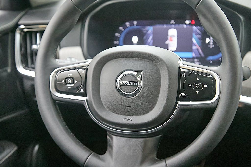 2024 VOLVO S90 - Image 24