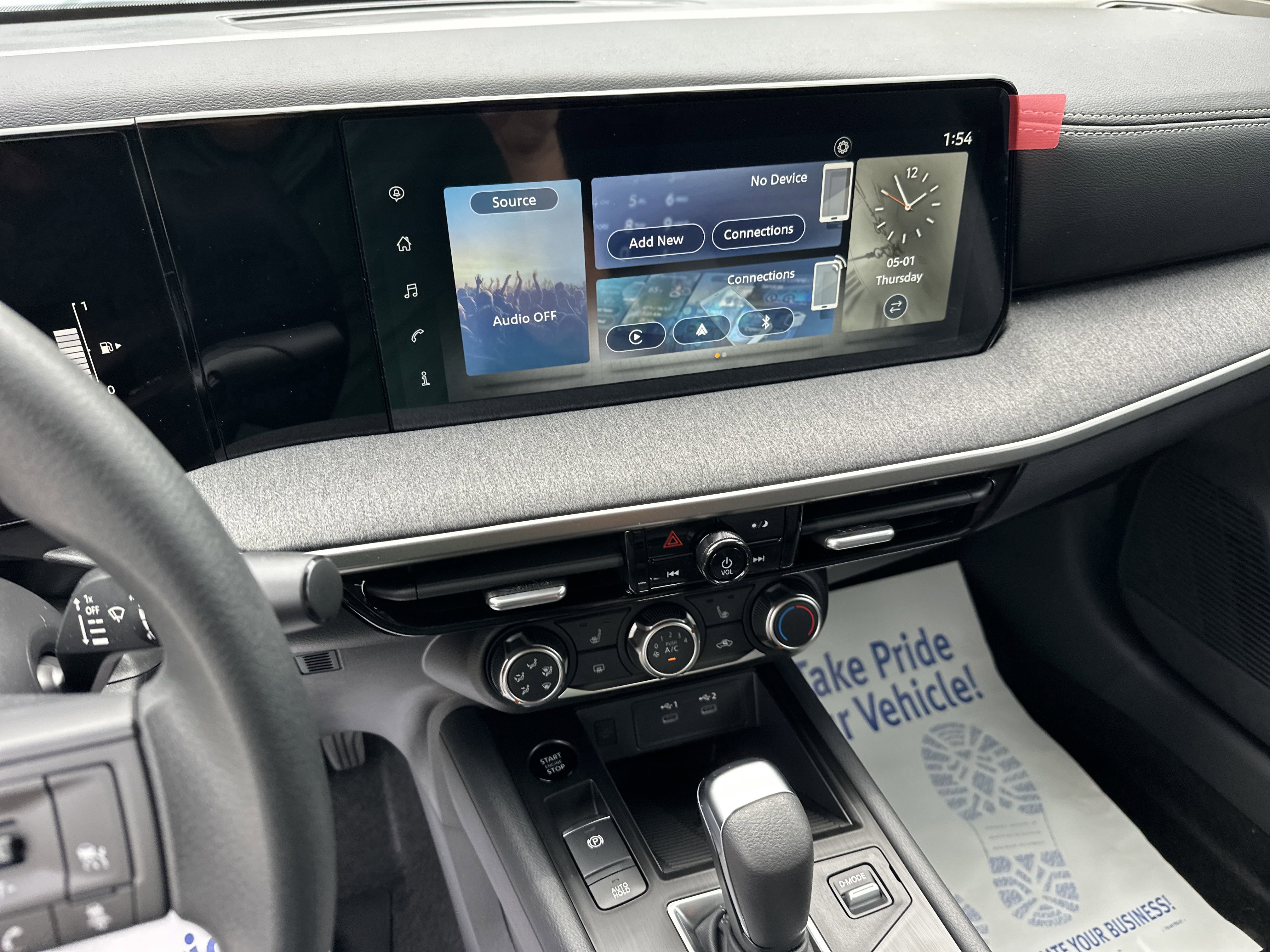 2025 Nissan Kicks SV photo 12