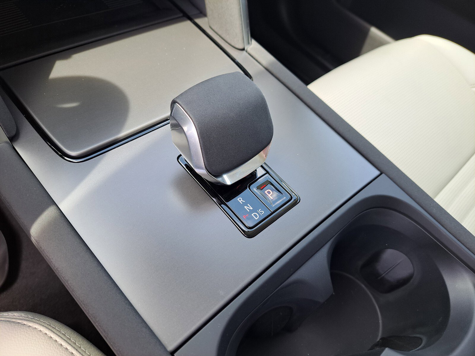 2025 Land Rover Discovery Sport S photo 12