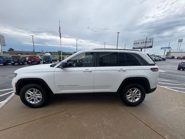 2025 Jeep Grand Cherokee Laredo photo 2