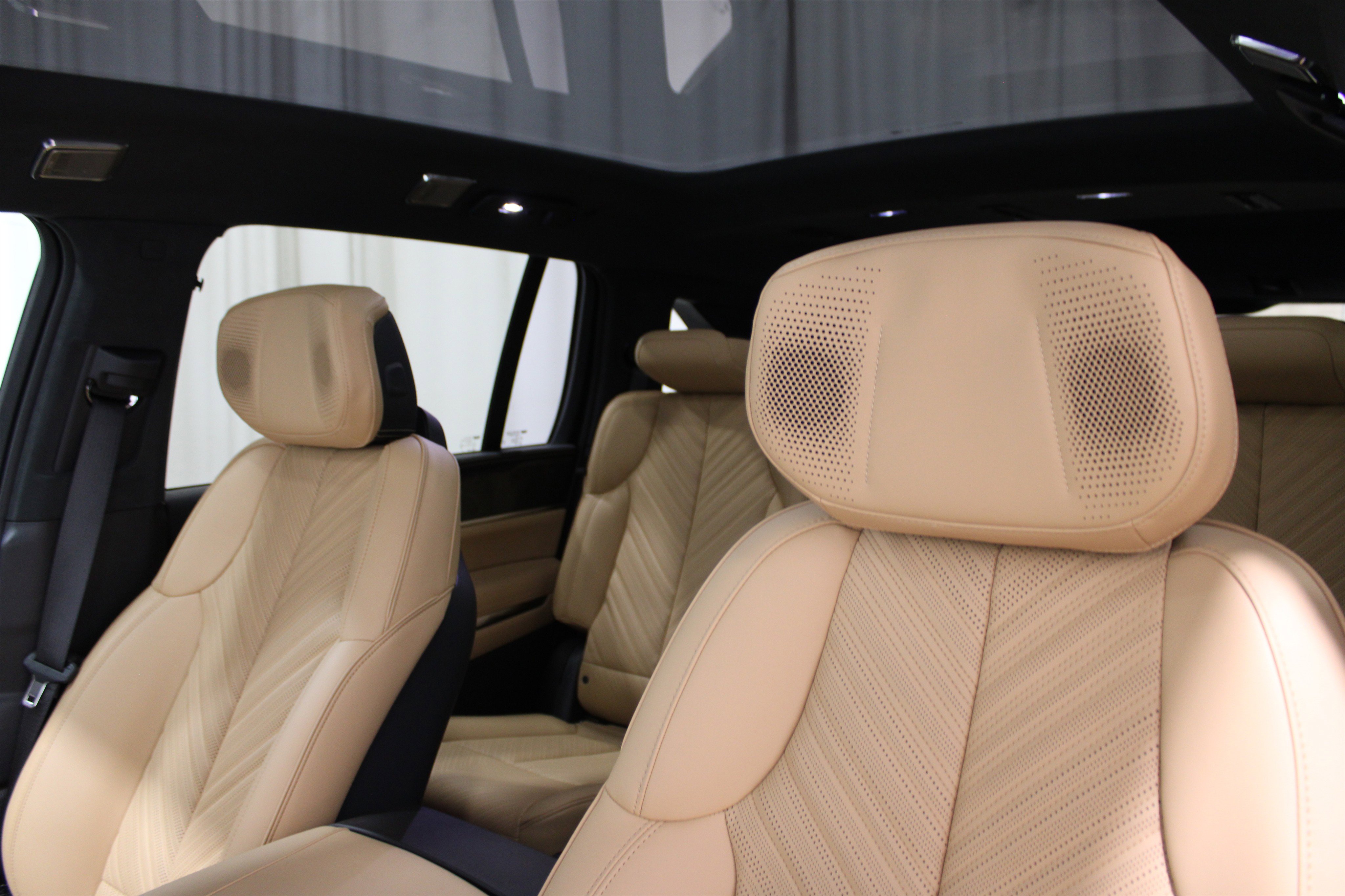 2025 Cadillac Escalade IQ Luxury photo 3