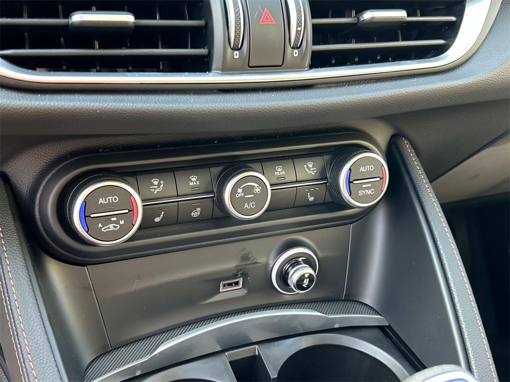 2025 Alfa Romeo Stelvio Sprint Base photo 21