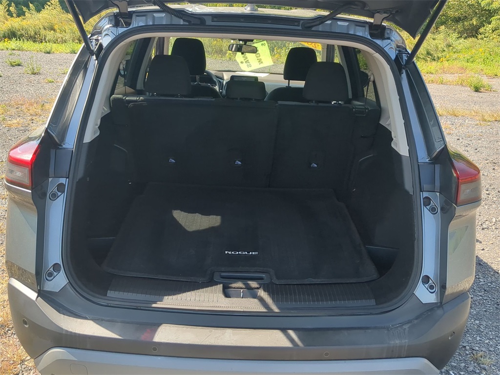 2021 Nissan Rogue SV photo 9