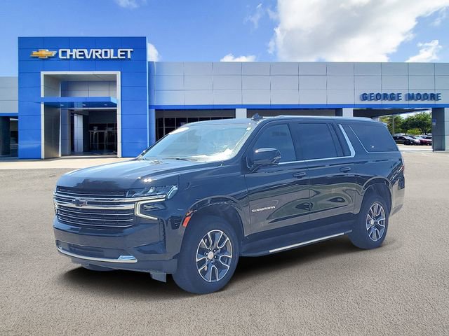 2024 Chevrolet Suburban LT photo 2