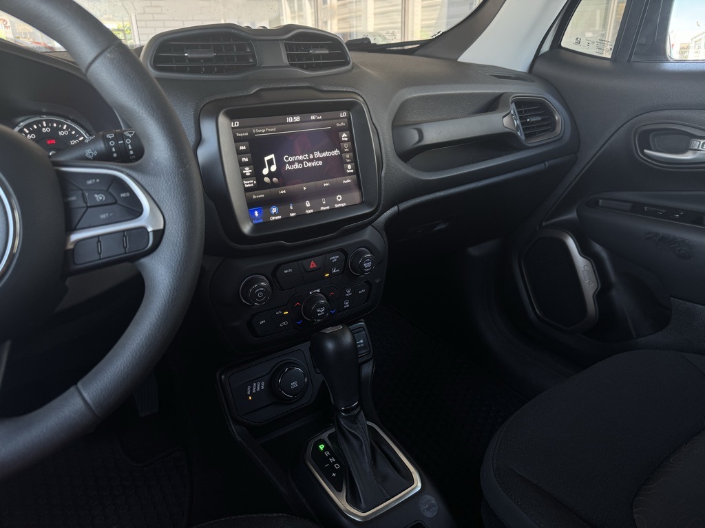 2023 Jeep Renegade Latitude Upland photo 23