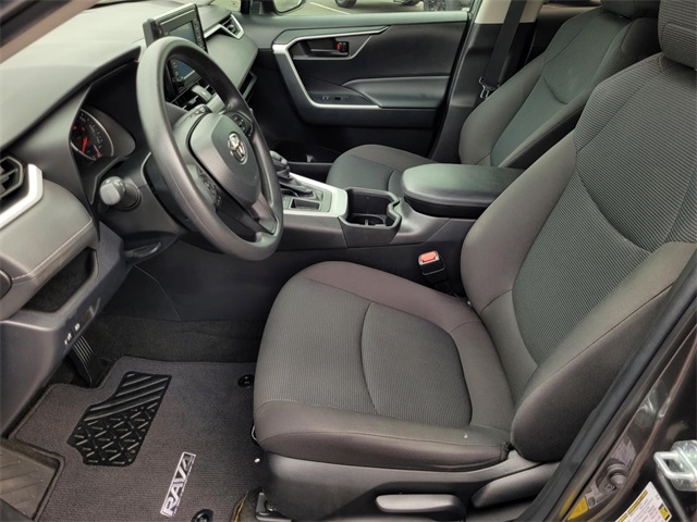 2022 Toyota RAV4 LE photo 17