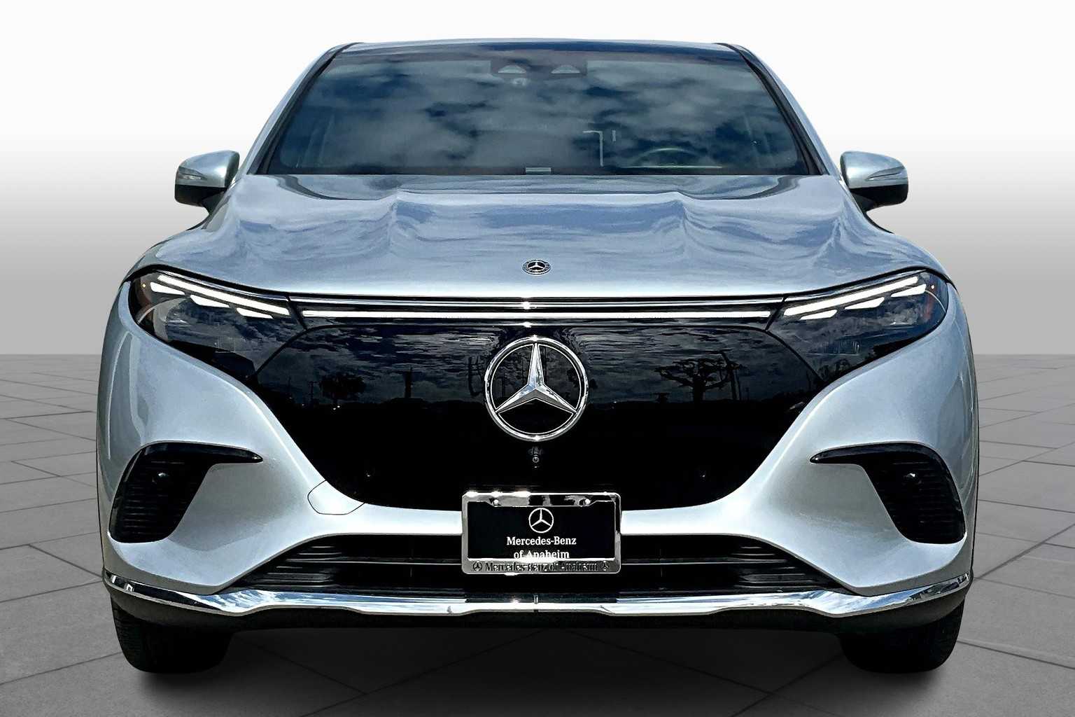 2023 Mercedes Benz EQS SUV 450 photo 3