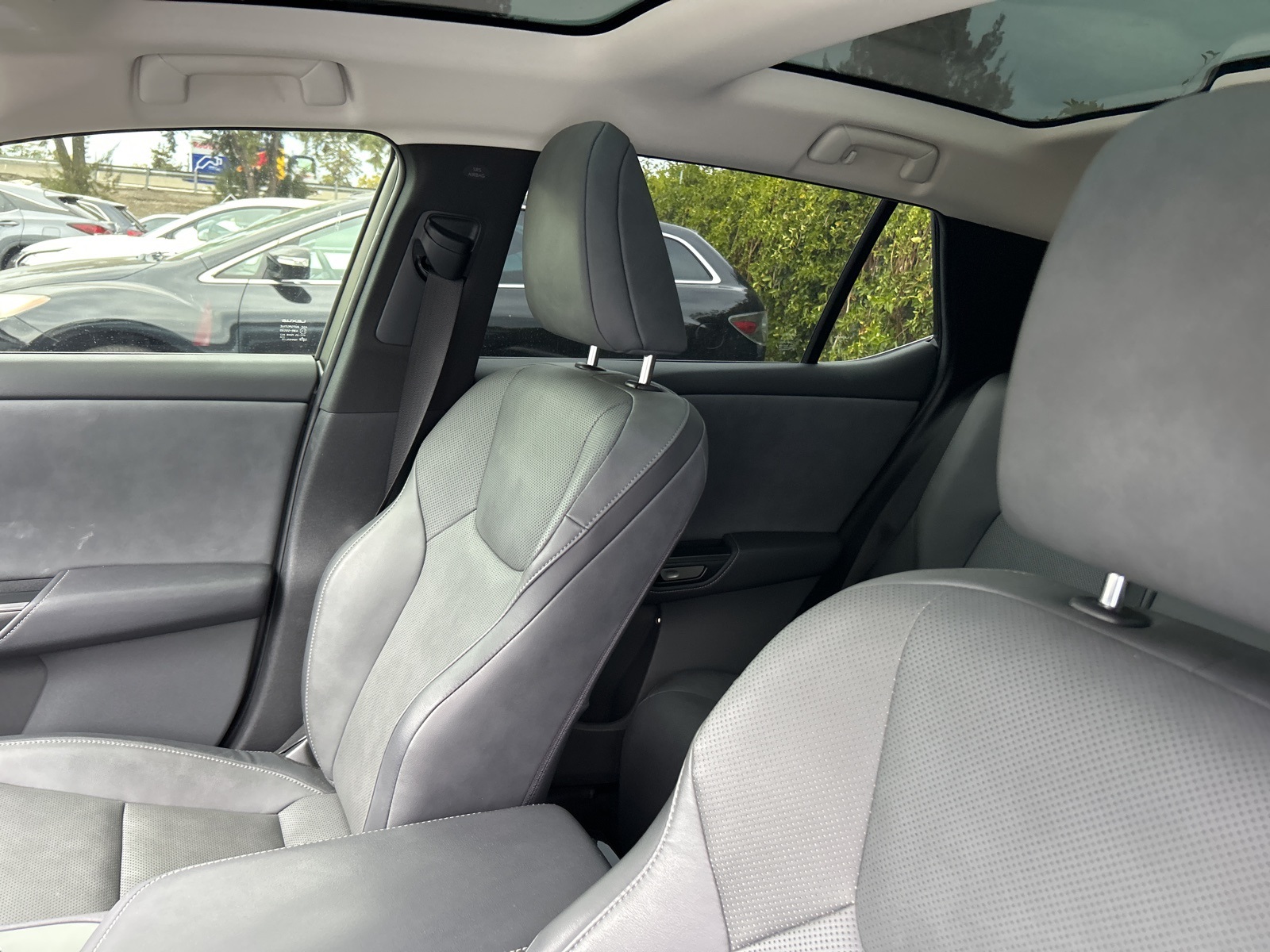 2023 Lexus RZ 450e Premium photo 8