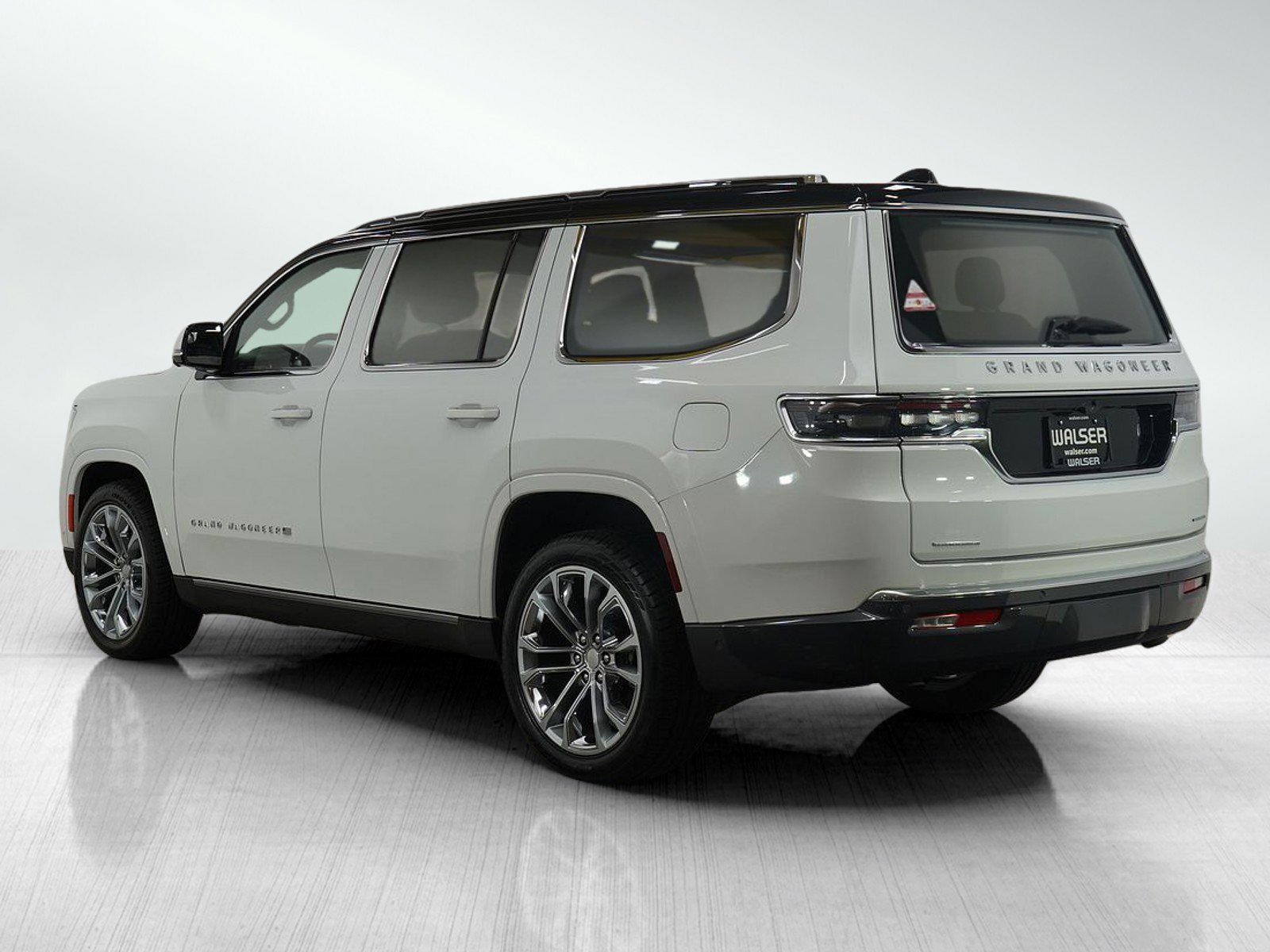 2022 Jeep Grand Wagoneer II photo 3