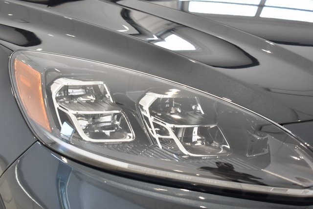 2022 Ford Escape Titanium photo 2