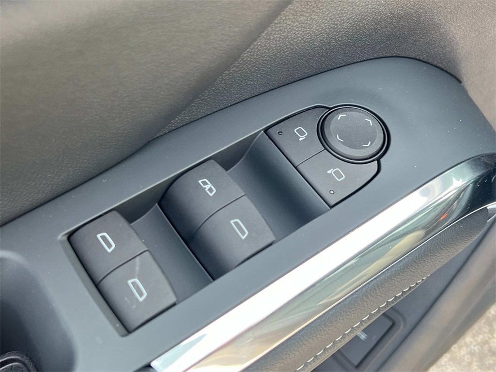 2025 Chevrolet Traverse photo 13