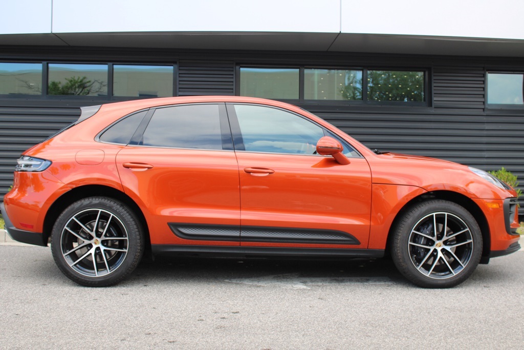 2024 Porsche Macan T photo 8