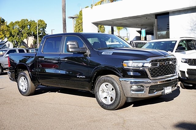 New 2025 Diamond Black Crystal Pearl-Coat Exterior Paint RAM Big Horn/Lone Star image 6