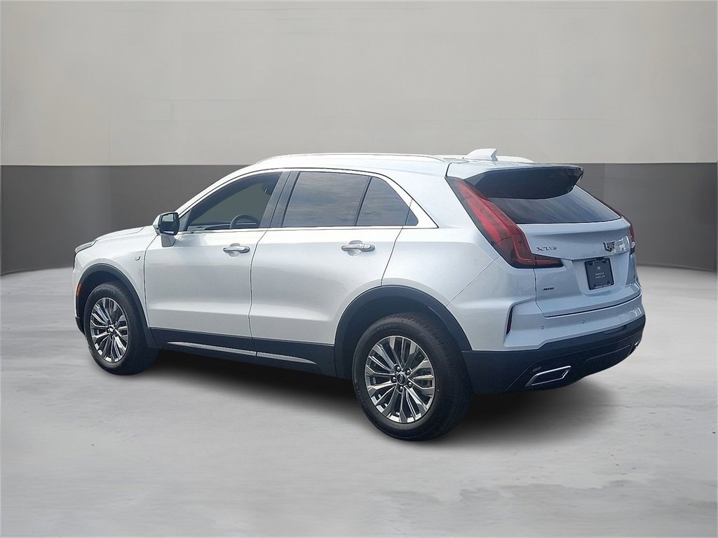 2025 Cadillac XT4 Premium Luxury photo 3
